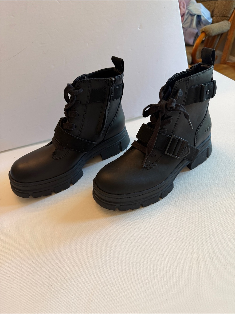 NWOB Ugg Sz 9 Ashton Black Lace boot combat